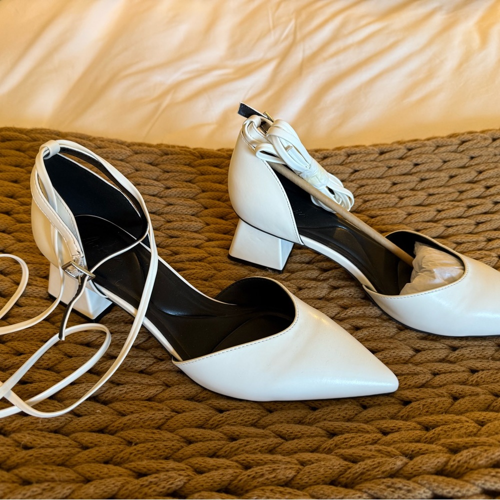 ✨NWT White Ankle Tie Strap Block Heel Pointed Toe Classic Chic Coquette Neutral - Picture 2 of 9